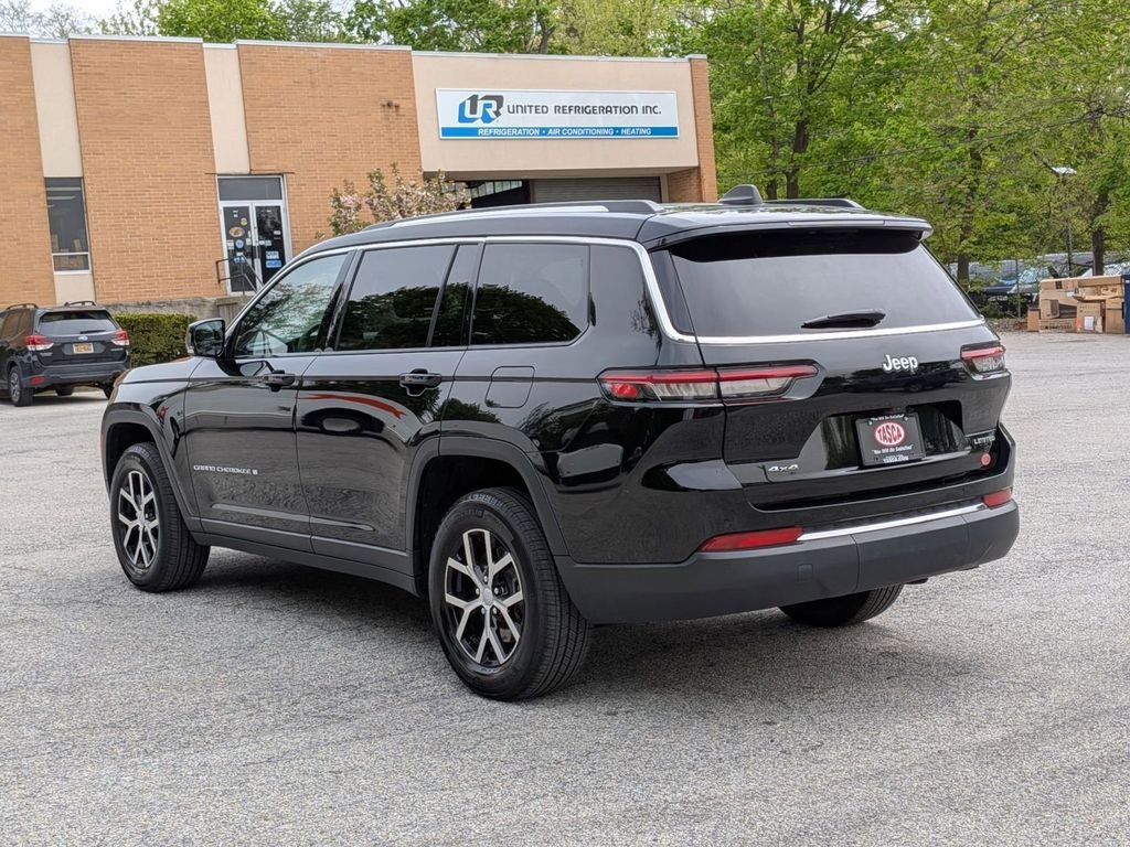 Used 2023 Black Jeep Limited image 9
