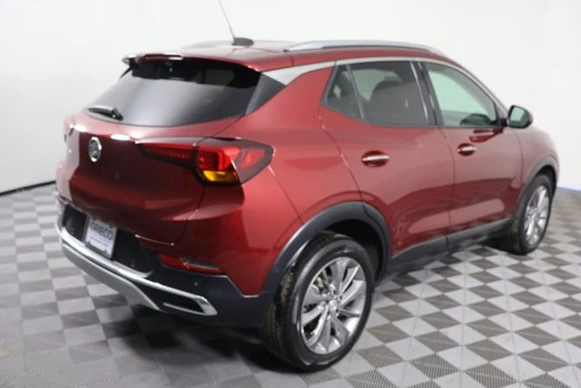 Used 2022 Red Buick Essence image 8