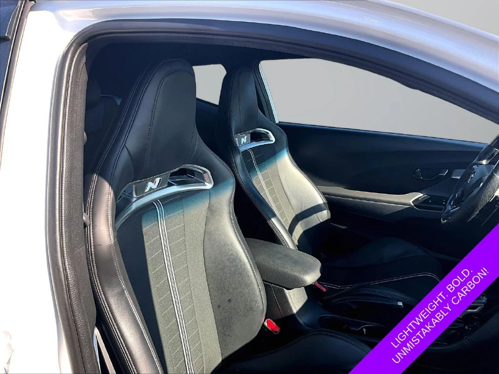 Used 2022 White Hyundai Base image 7