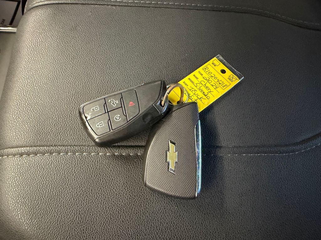 Used 2024 White Chevrolet LT image 25