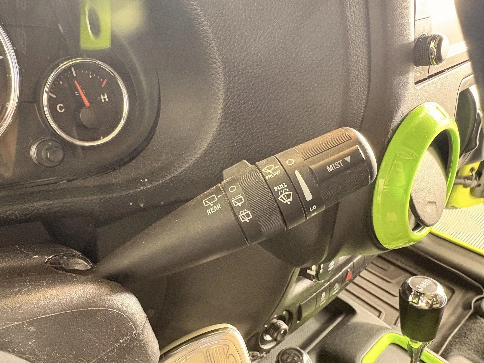 Used 2016 Hypergreen Clearcoat Jeep Sport image 28