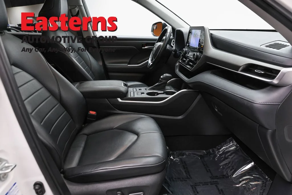 Used 2021 White Toyota XLE image 25