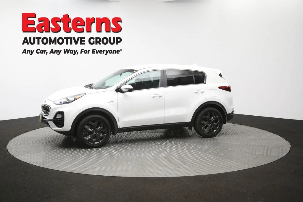 Used 2022 White Kia LX image 56
