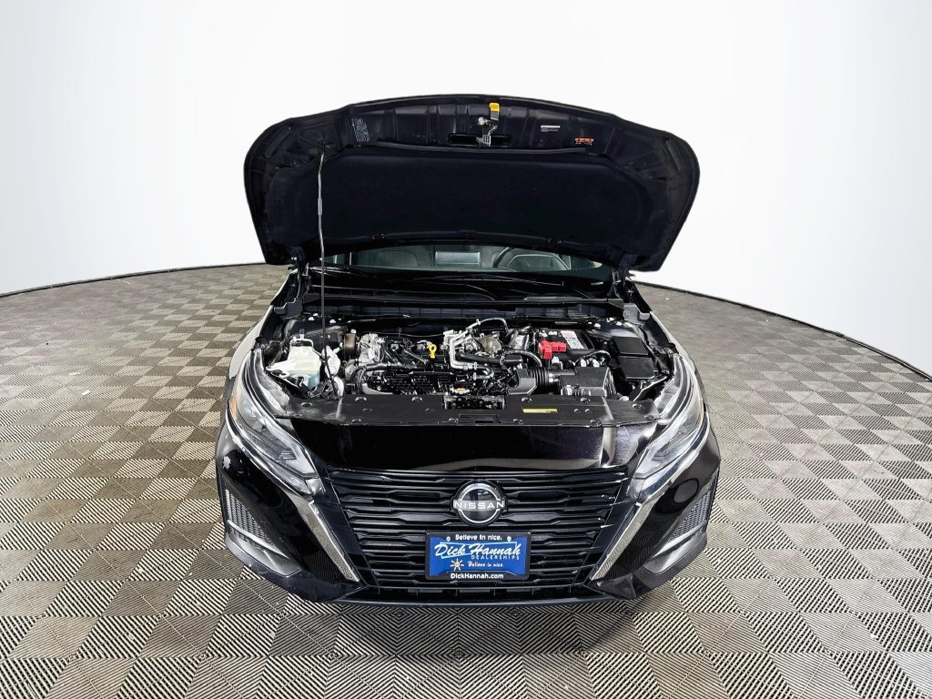 Used 2024 Super Black Nissan 2.5 SV image 21