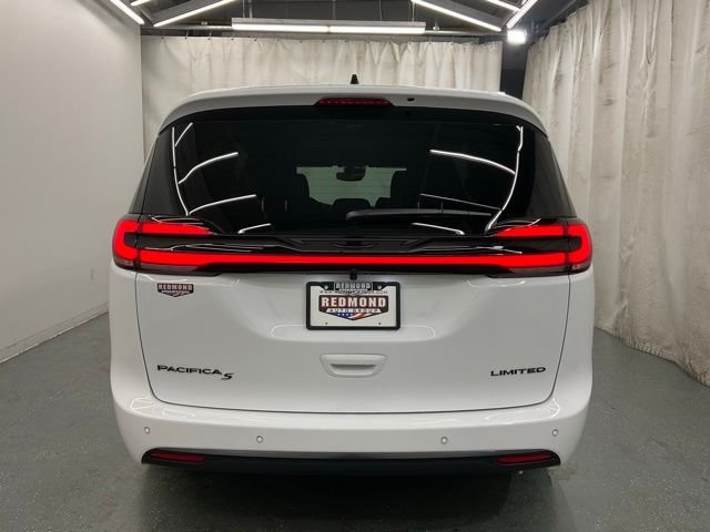 New 2027 Bright White Clear-Coat Exterior Paint Chrysler Limited image 6