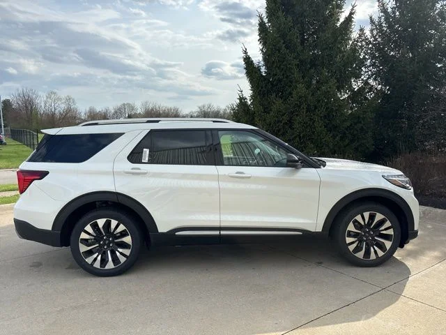 New 2026 Star White Metallic Tri-Coat Ford Platinum™ image 5
