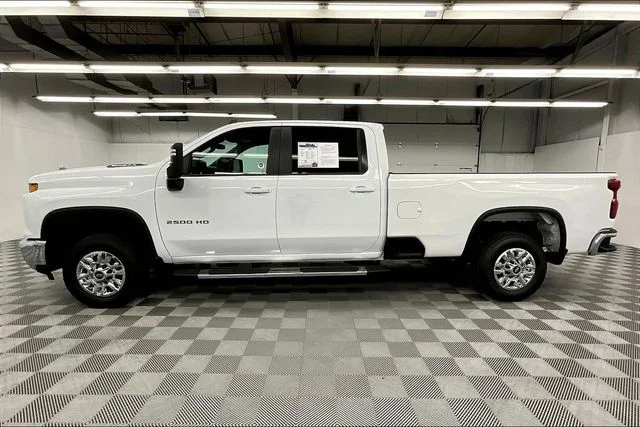Used 2025 Summit White Chevrolet LT image 15