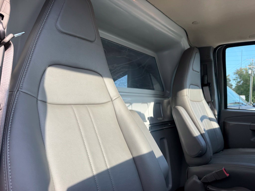 New 2025 Summit White Chevrolet WT image 16