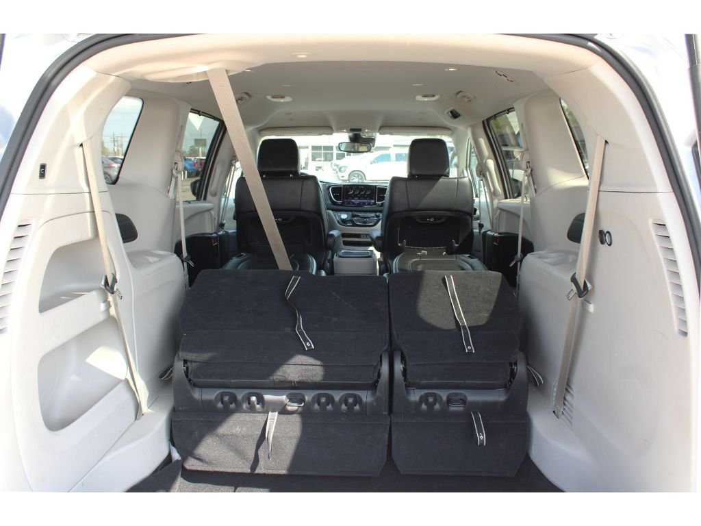 Used 2024 Silver Mist Clearcoat Chrysler Touring L image 19