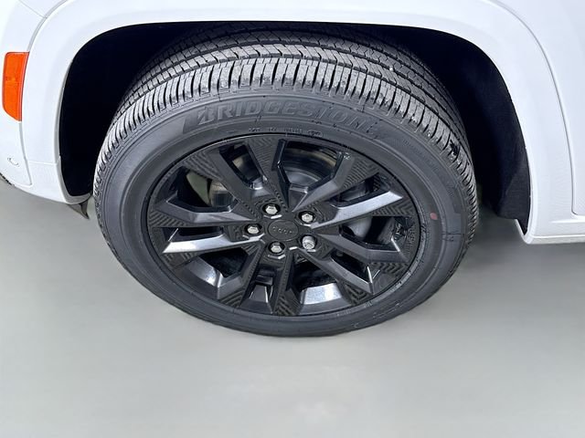 New 2026 Bright White Clear-Coat Exterior Paint Jeep Limited Reserve image 31