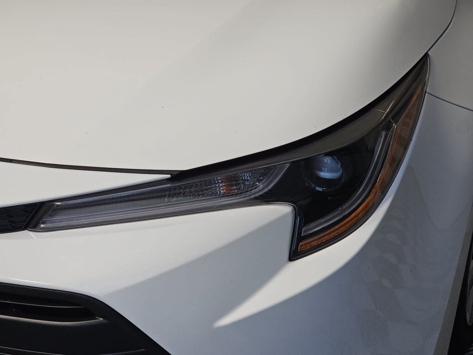 Used 2025 White Toyota LE image 26