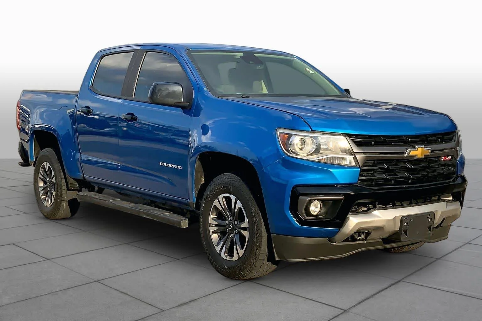 Used 2021 Bright Blue Metallic Chevrolet 4WD Z71 image 3