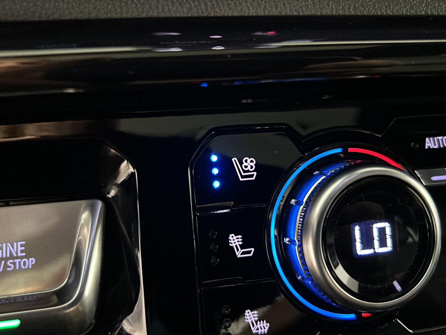 Used 2024 Onyx Black GMC AT4 image 30