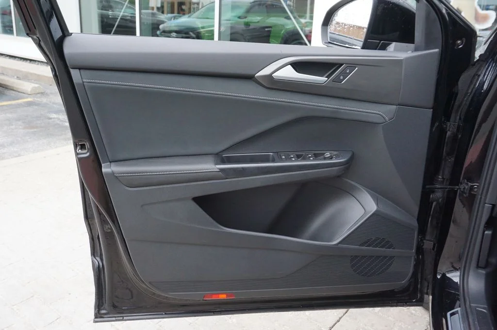 Used 2025 Black Volkswagen 1.5T SE Black image 22