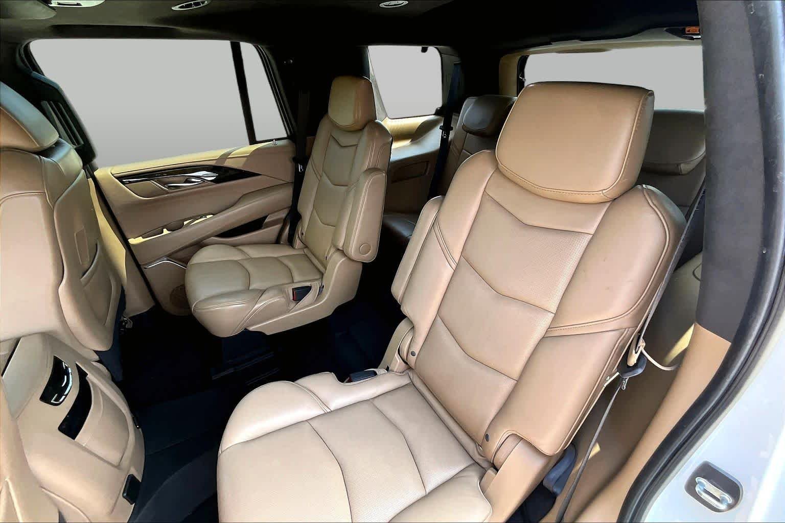 Used 2020 Crystal White Tricoat Cadillac Platinum image 21