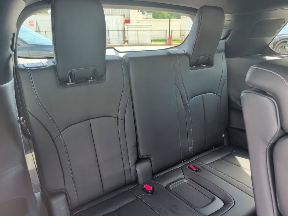 Certified Used 2025 Harbor Gray INFINITI LUXE image 14