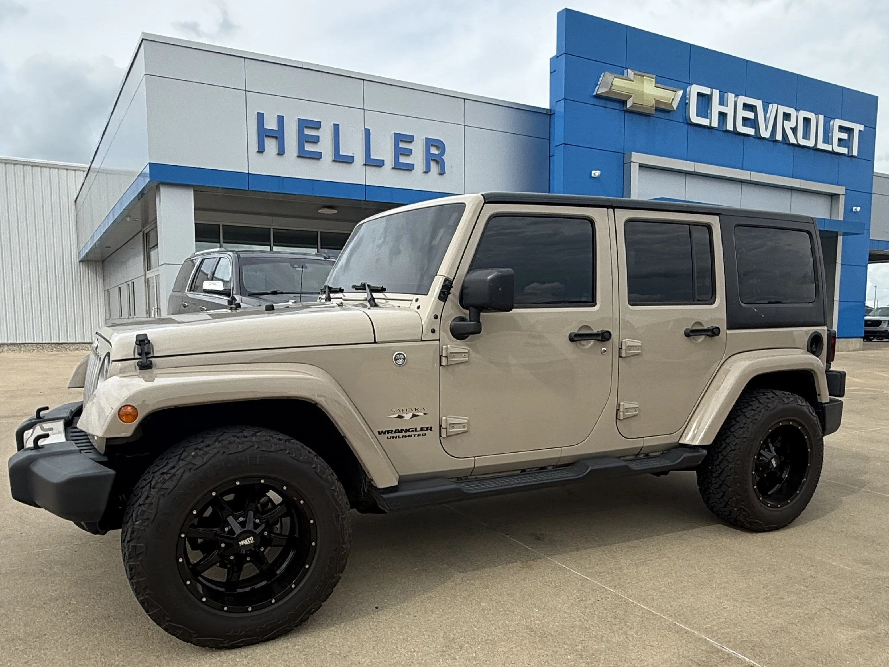 Used 2016 Mojave Sand Clearcoat Jeep Sahara image 3