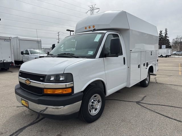 New 2025 Summit White Chevrolet 1WT image 1