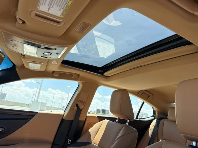 Used 2024 White Lexus 350 image 22