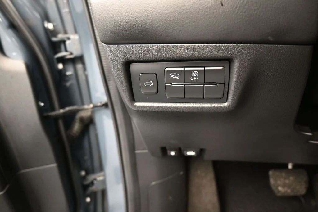Used 2021 Polymetal Gray Mazda Carbon Edition image 33