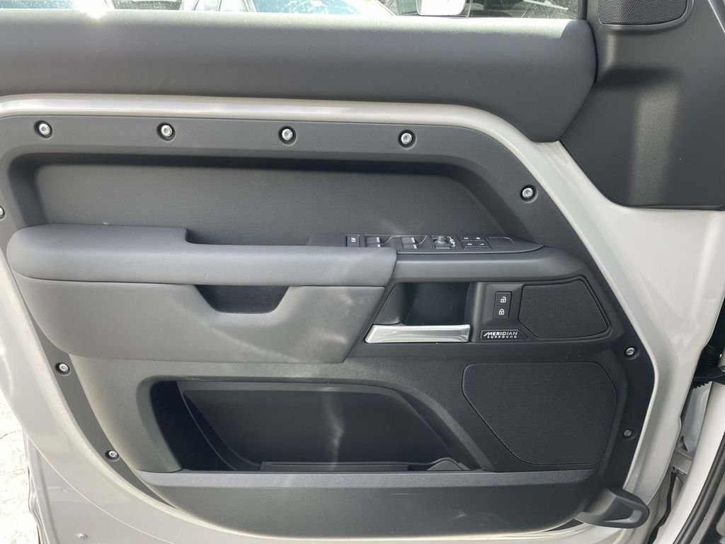 New 2026 Borasco Grey Land Rover X-Dynamic SE image 32