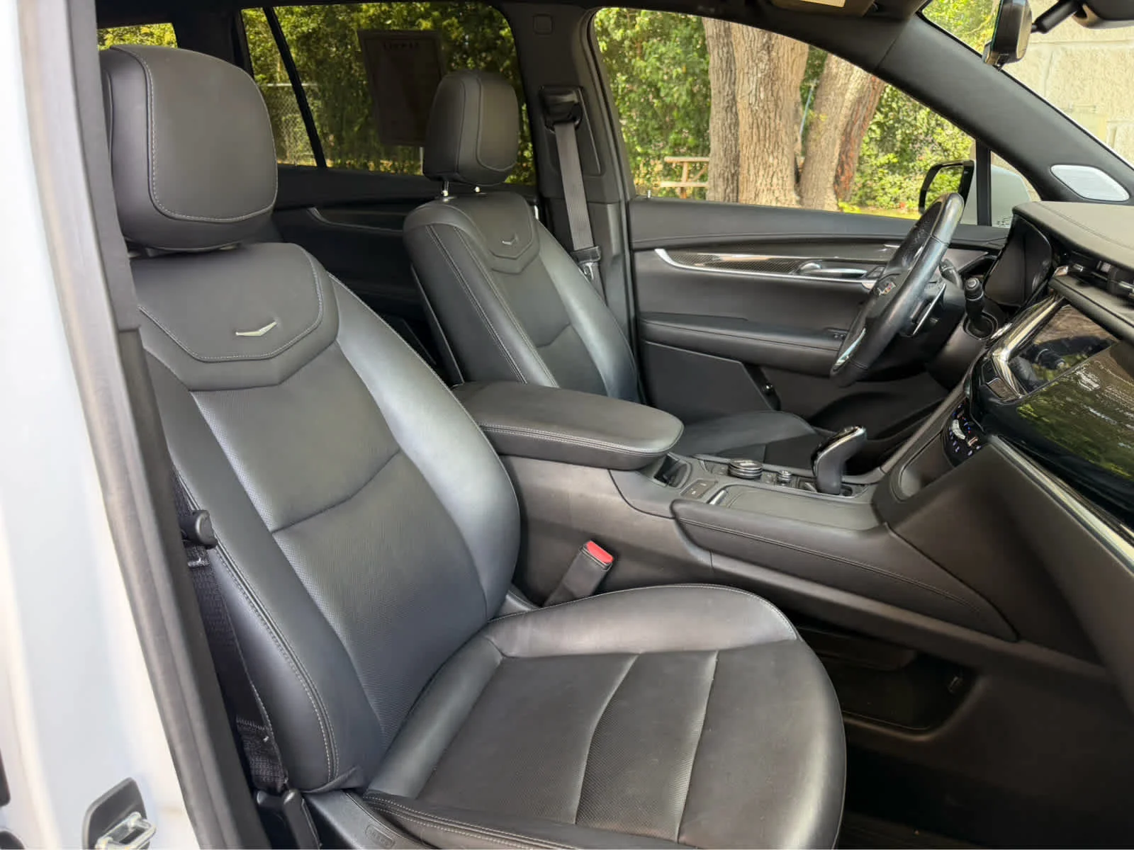 Used 2021 Crystal White Tricoat Cadillac Sport image 4