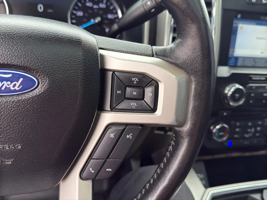 Used 2018 White Platinum Metallic Tri-Coat Ford LARIAT image 26