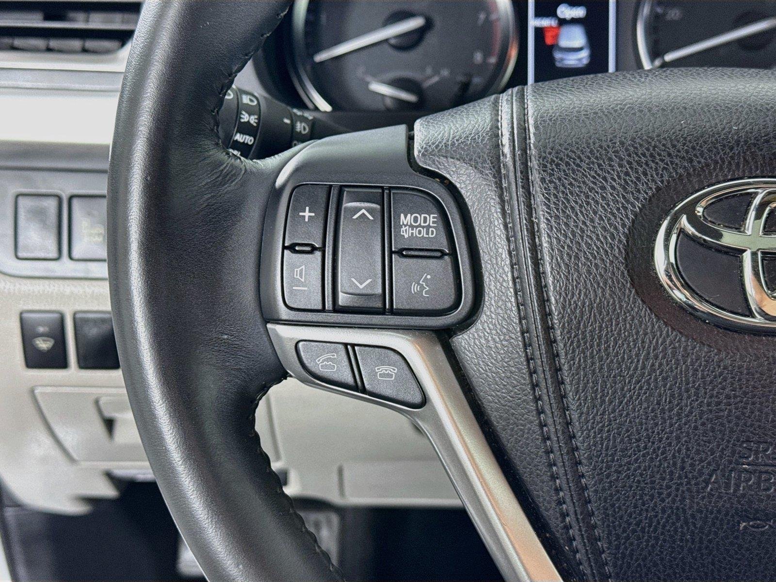 Used 2015 Silver Sky Metallic Toyota Limited image 17