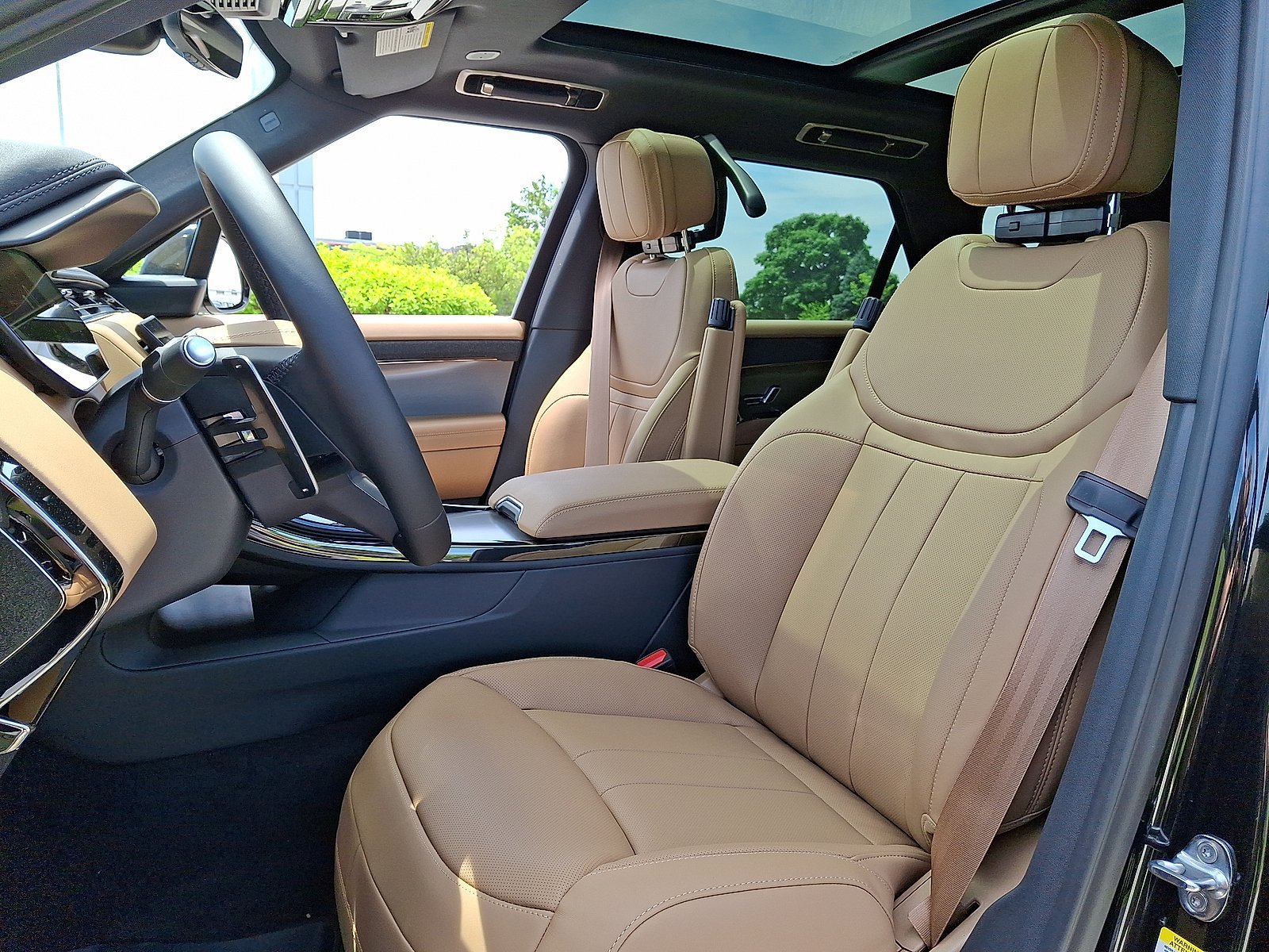 New 2026 Santorini Black LAND ROVER SE image 3