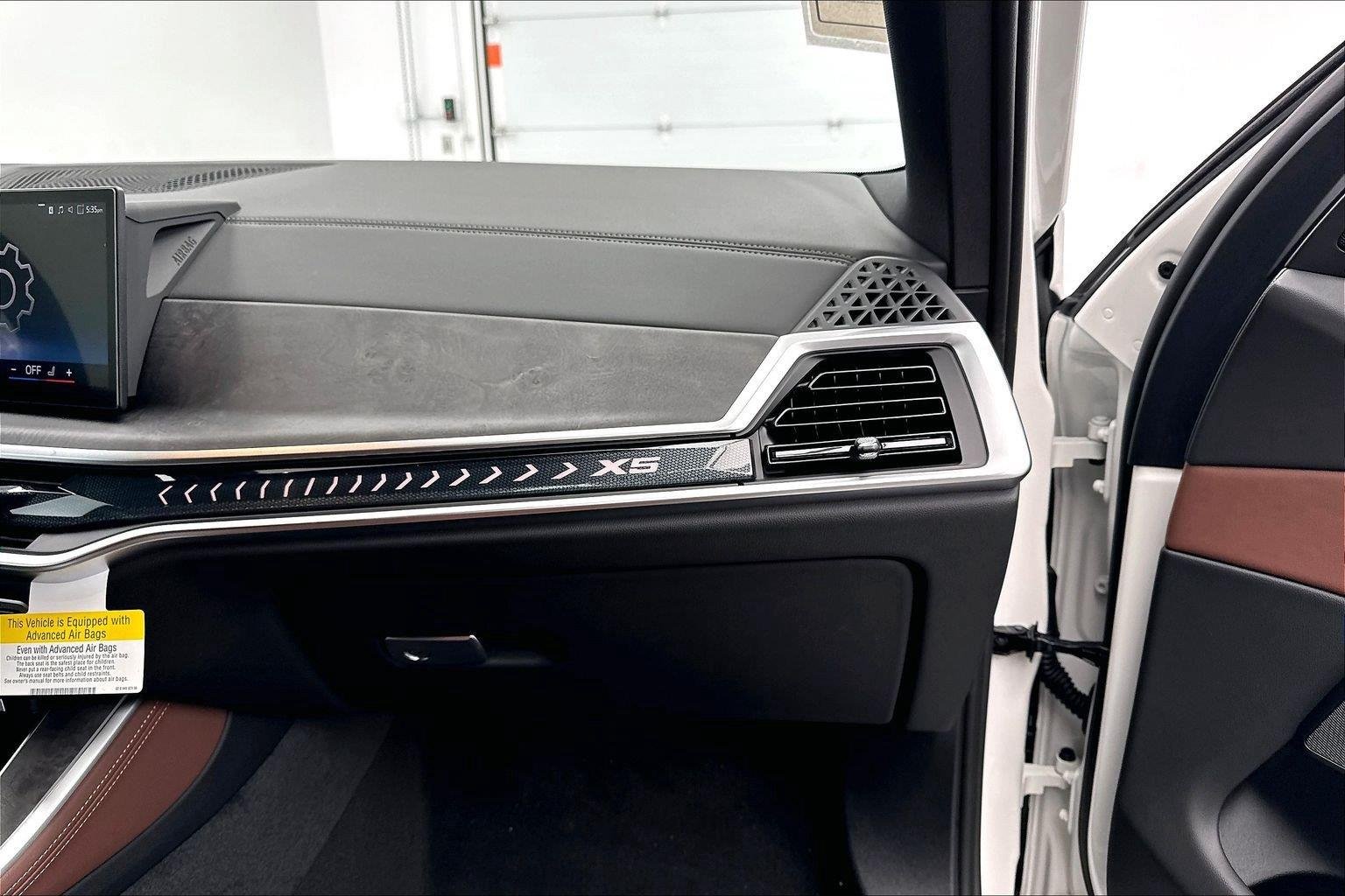 New 2026 Alpine White BMW xDrive50e image 34