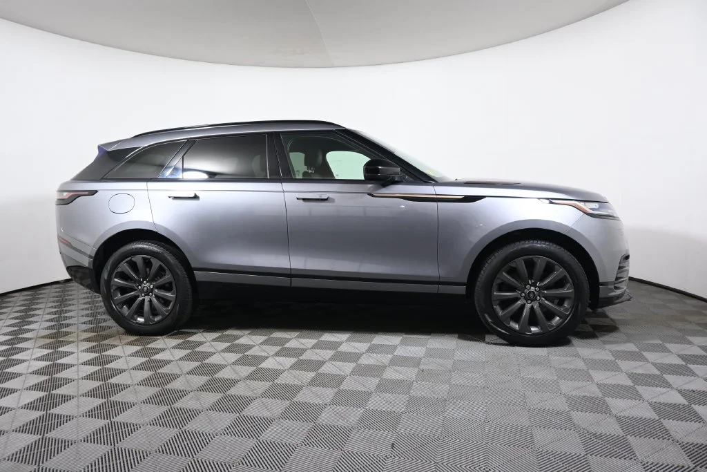 Used 2022 Gray Land Rover P250 R-Dynamic S image 8