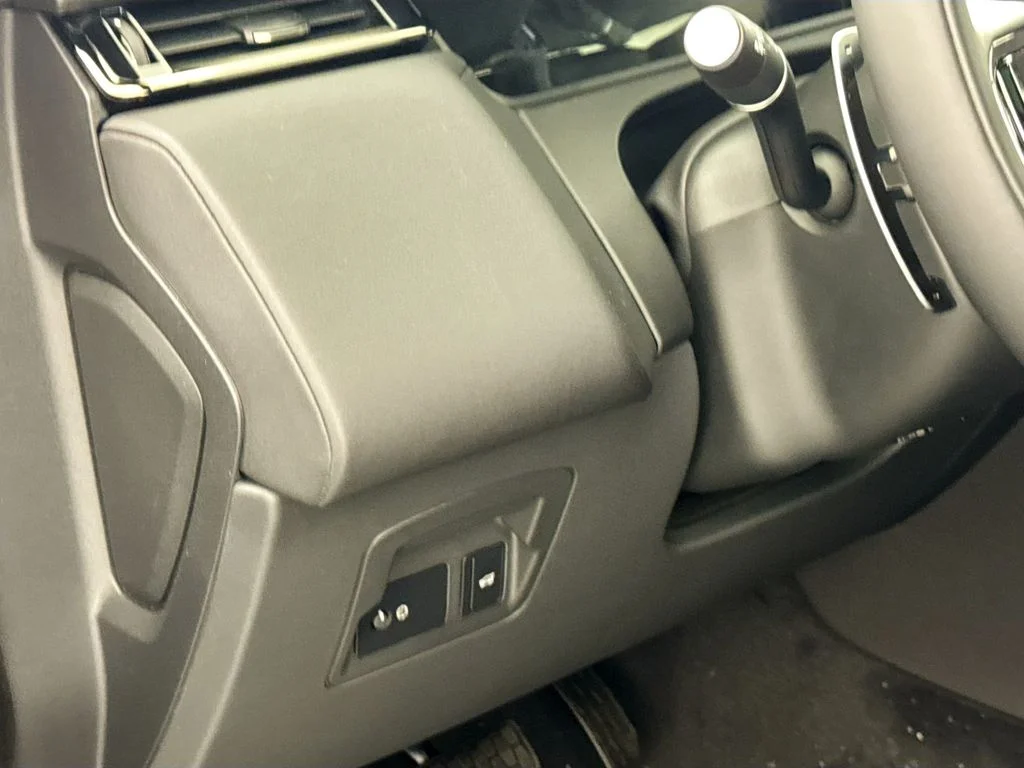 New 2026 Santorini Black Land Rover S image 10