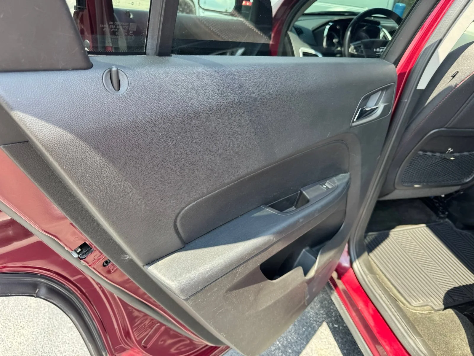 Used 2017 CRIMSON RED TINTCOAT GMC SLE image 18