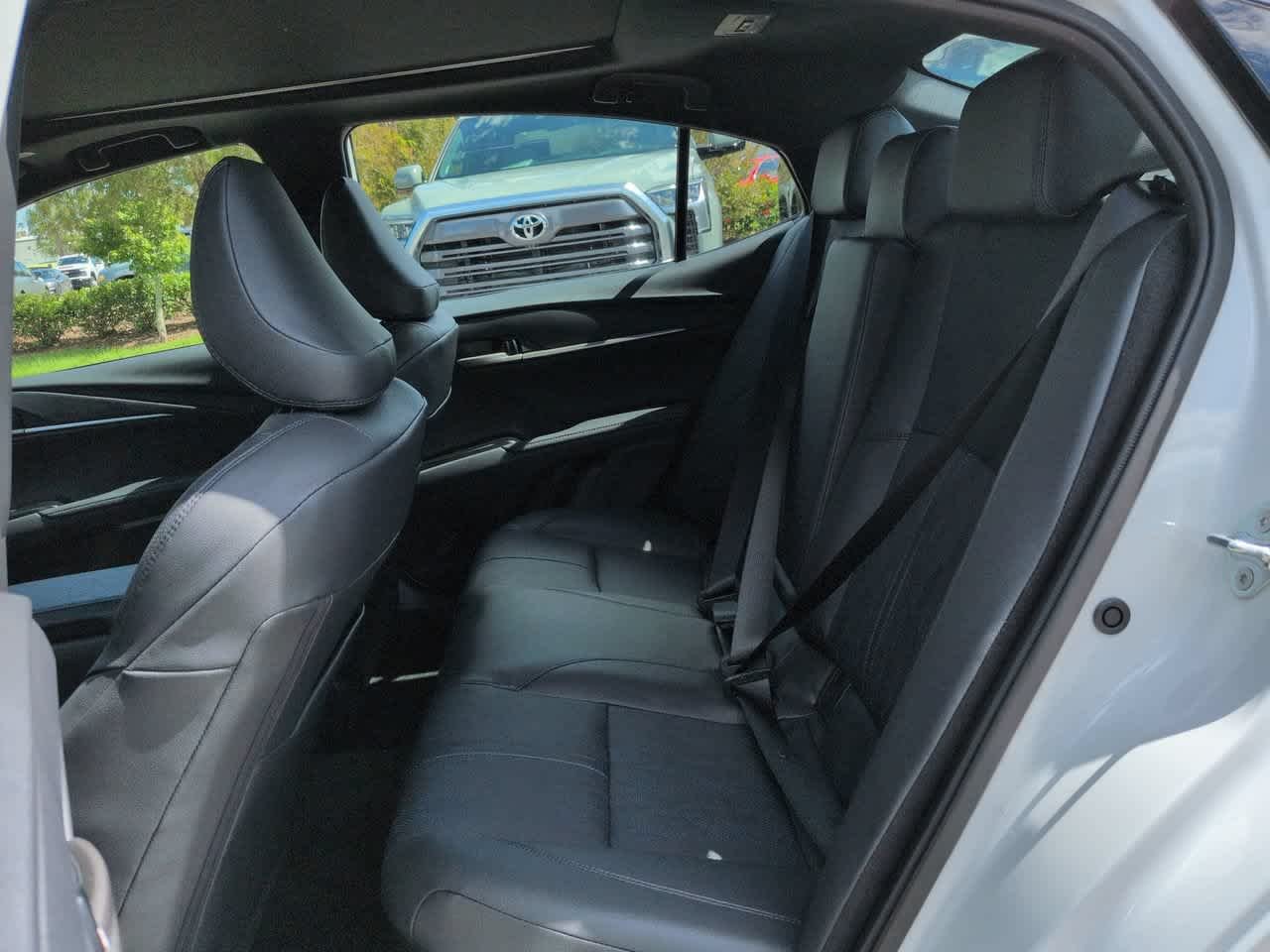 New 2026 Wind Chill Pearl with Midnight Black Metallic roof <sup>1</sup> Toyota  XSE image 13