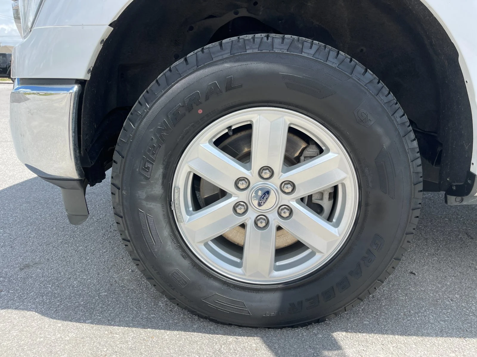 Used 2021 White Ford XLT image 30