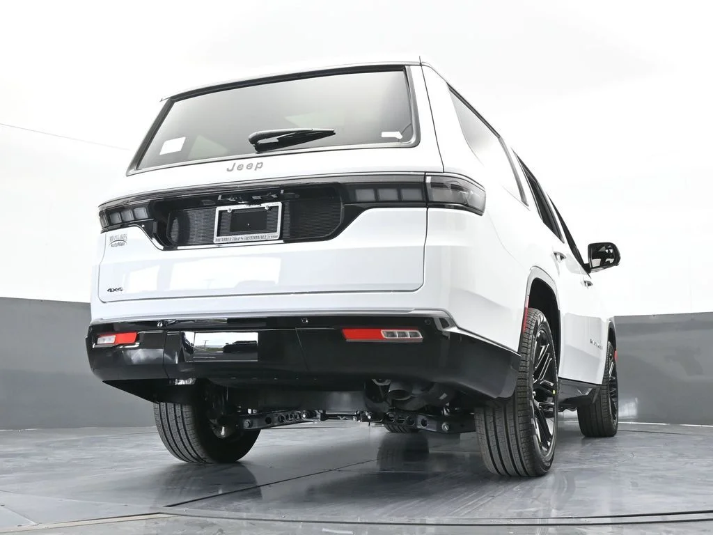 New 2026 Bright White Clear-Coat Exterior Paint Jeep Limited Reserve image 63