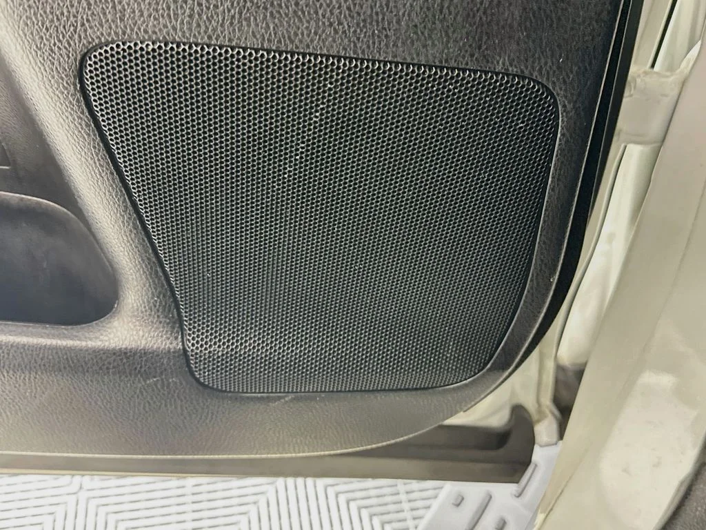 Used 2019 White Toyota XLE image 27