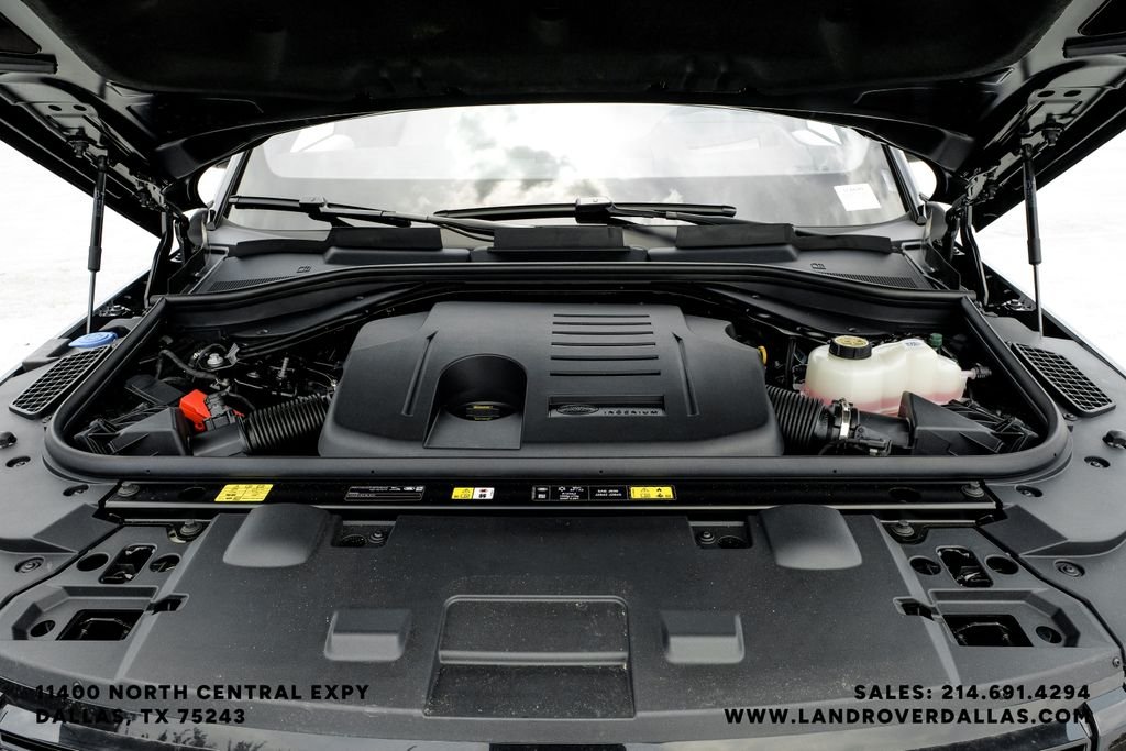 New 2026 Santorini Black Metallic Land Rover SE image 58