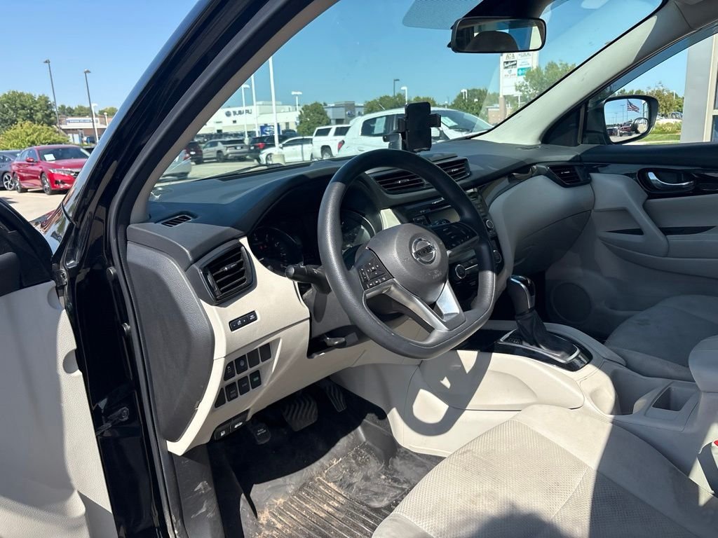 Used 2020 Magnetic Black Pearl Nissan SV image 10