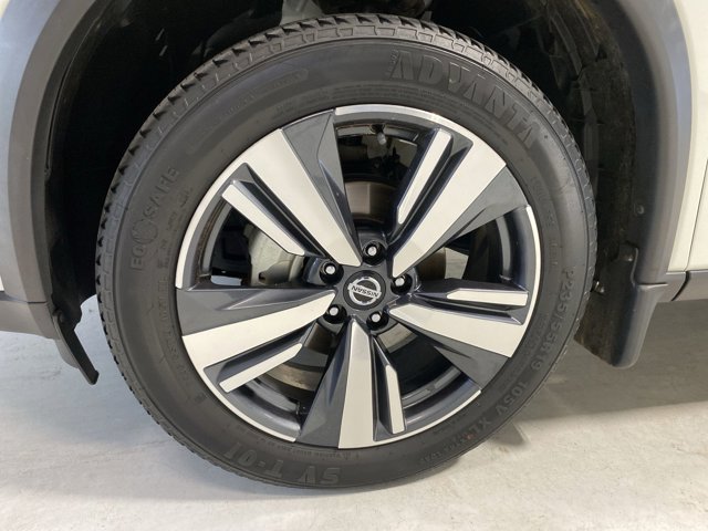 Used 2021 Pearl White Tricoat Nissan SL image 31