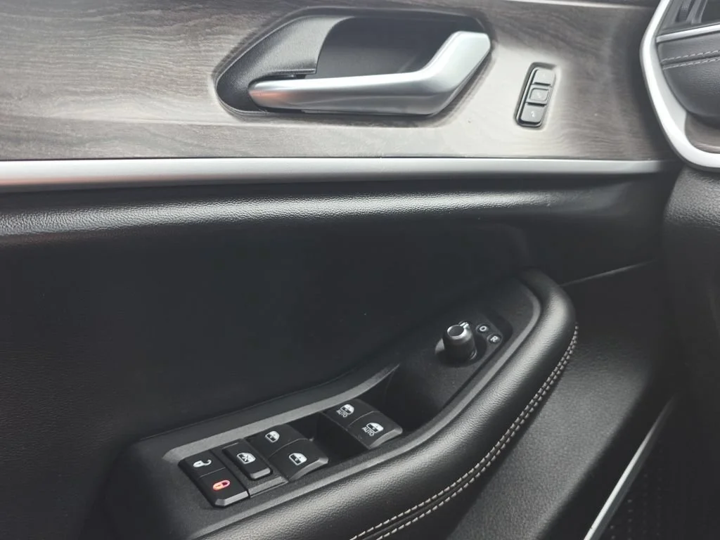 Used 2022 Gray Jeep Limited 4x4 image 12