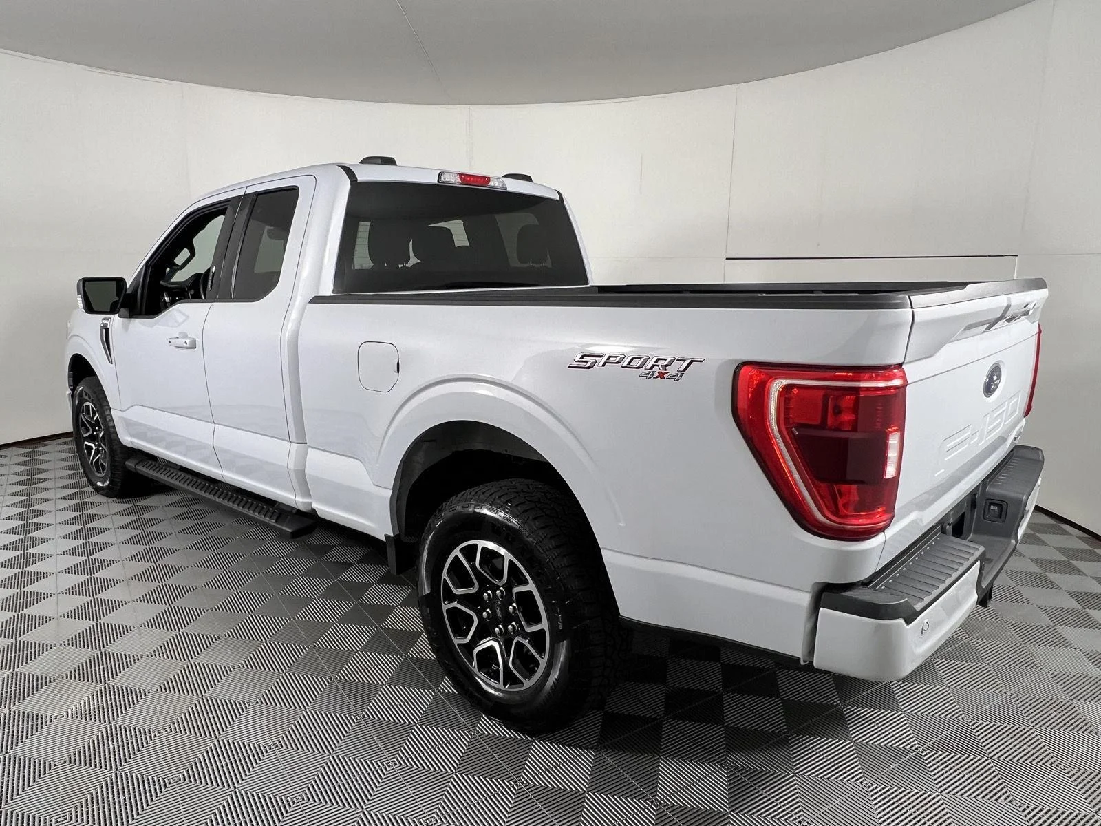 Used 2021 Space White Ford XLT image 8