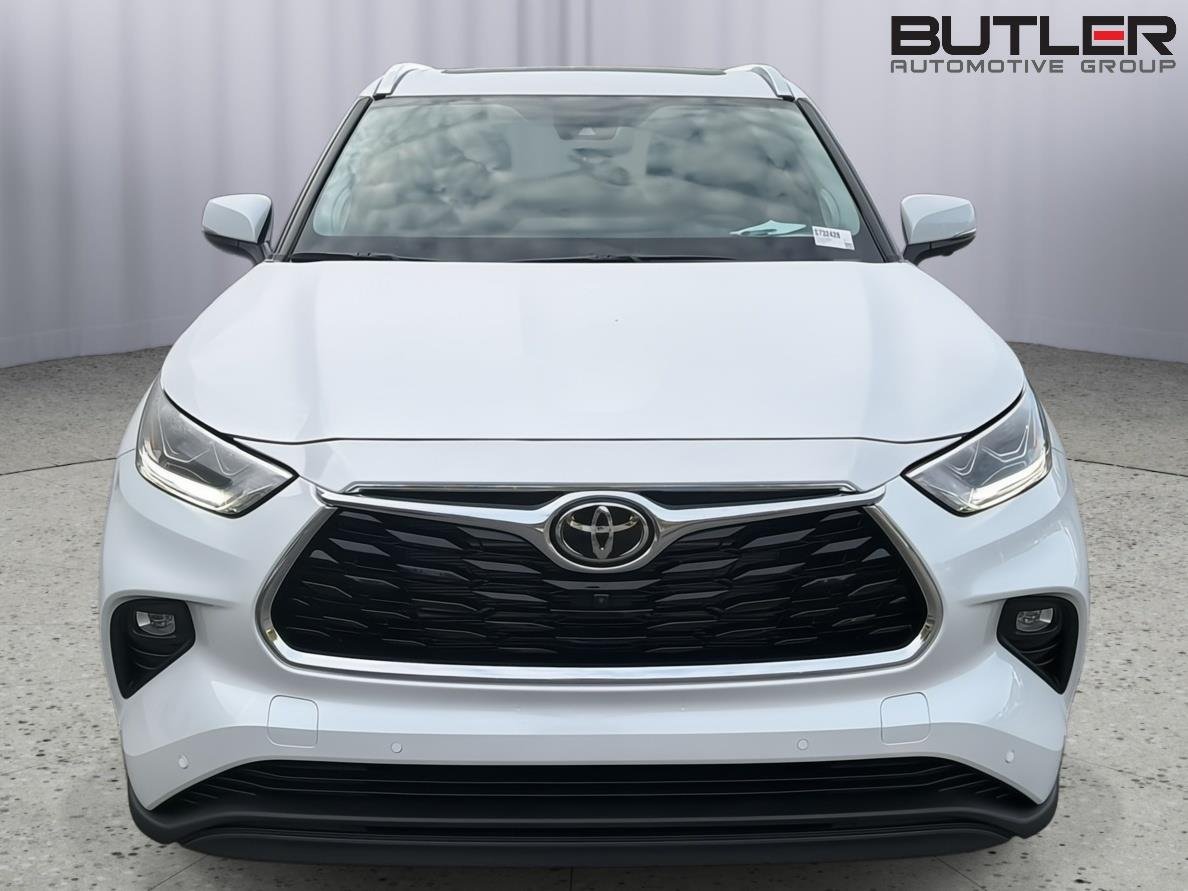 New 2026 Wind Chill Pearl Toyota Limited image 9