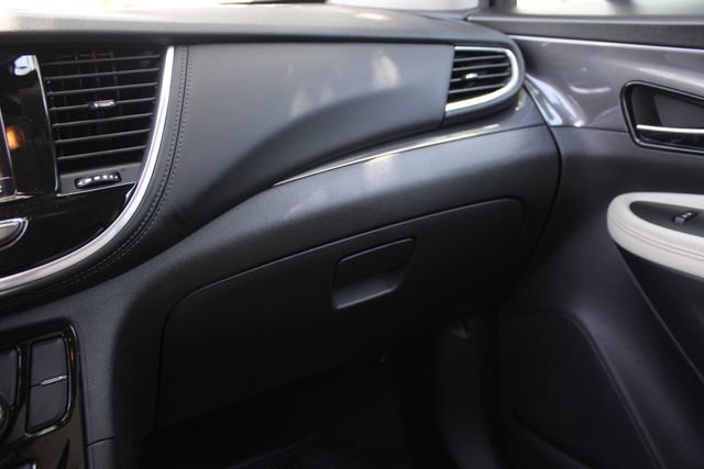 Used 2022 White Frost Tricoat Buick Preferred image 18