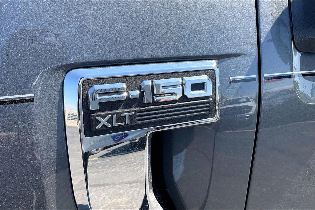 New 2026 Carbonized Gray Metallic Ford XLT image 7