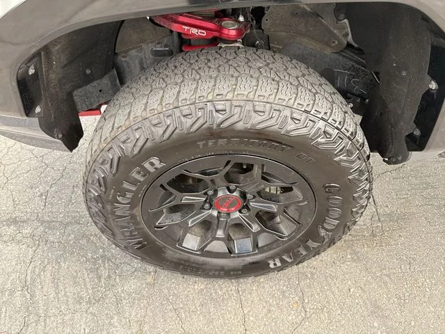 2025 Toyota Tacoma TRD Pro - Photo 10