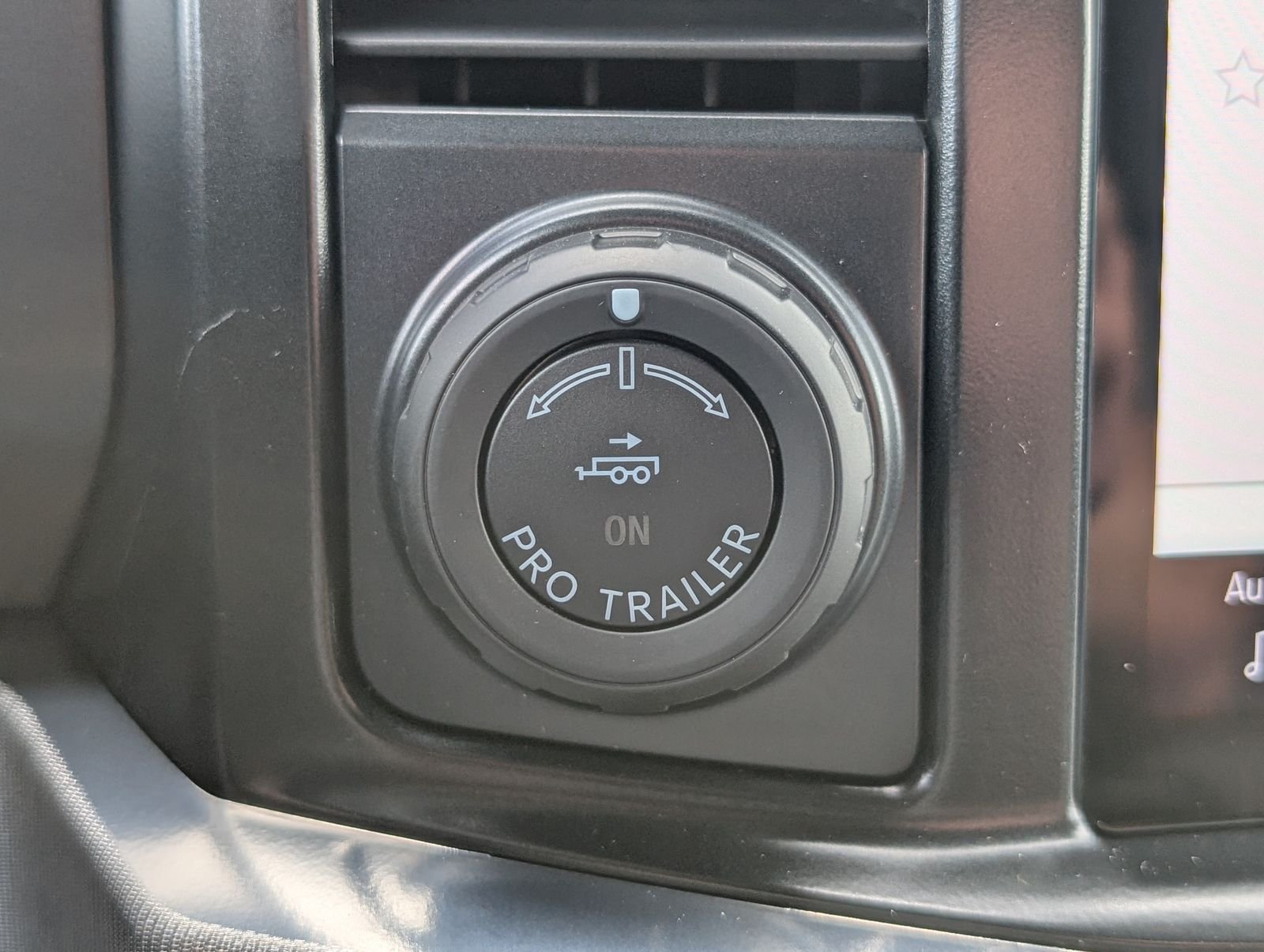 New 2026 Star White Metallic Tri-Coat Ford Platinum image 24