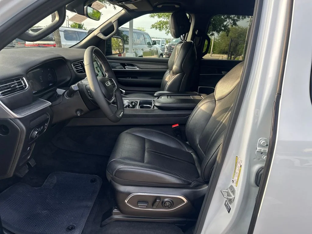 Used 2023 White Jeep Series II image 9