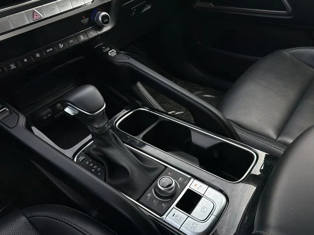 Used 2025 Black Kia S image 17