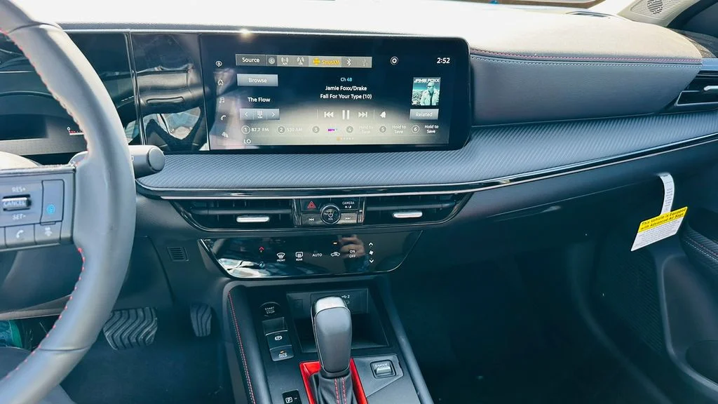 2026 Nissan KICKS SR - Photo 22
